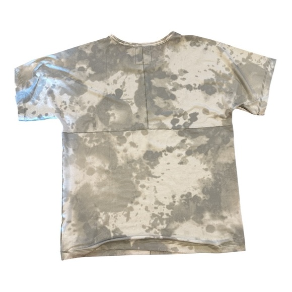 NIKE men’s Gray Tie-Dye yoga T-Shirt - Picture 2 of 3
